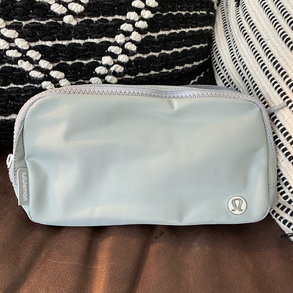 NWT lululemon silver drop everywhere belt bag